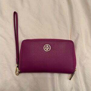 Tory Burch Robinson Pebbled Zip Continental Wallet in magenta